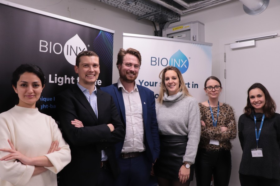 The team of BIO INX, with Paul Delrot (CEO of Readily3D). From Left to Right: Simin Salehi, lab manager, Paul Delrot, CEO Readily3D, Jasper Van Hoorick, CEO, Coralie Gréant, COO, Agnes Dobos, Application Specialist and Aysu Arslan, CSO